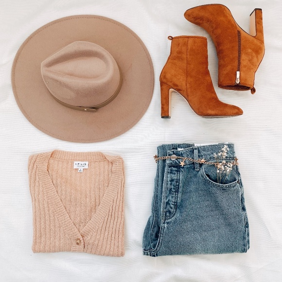 Tan wide brim fedora hat